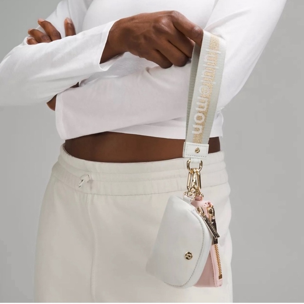 Lululemon Pouch Wristlet vapor/gold/white NWT